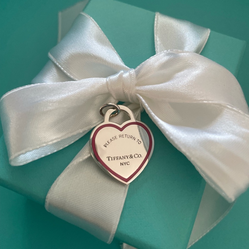 Tiffany & Co pink outline‎ medium charm